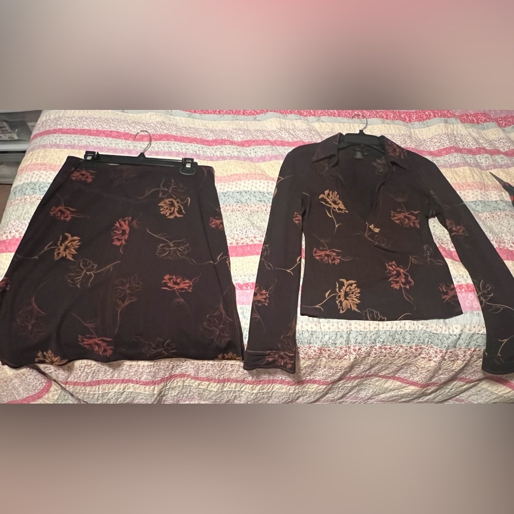 BCBGMaxAzria Long Sleeve V-Neck Top (M) & Knee Length Skirt (L) Matching Set